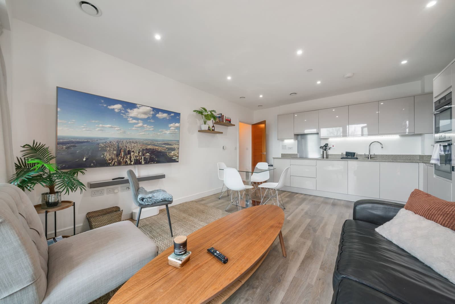 12 Osiers Road, London, SW18 1UX — photo 1 of 16